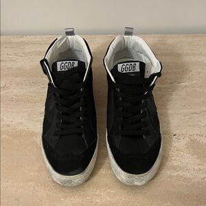 Brand New never worn men’s black and white golden goose mid stars